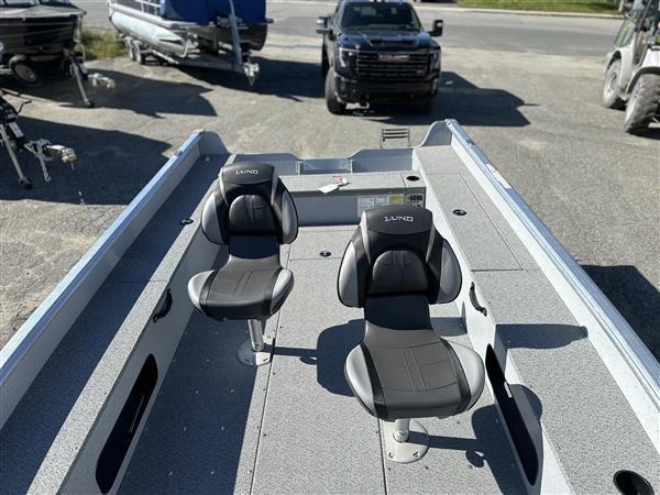 Lund Boat Co 1875 Alaskan Tiller 2024 alt