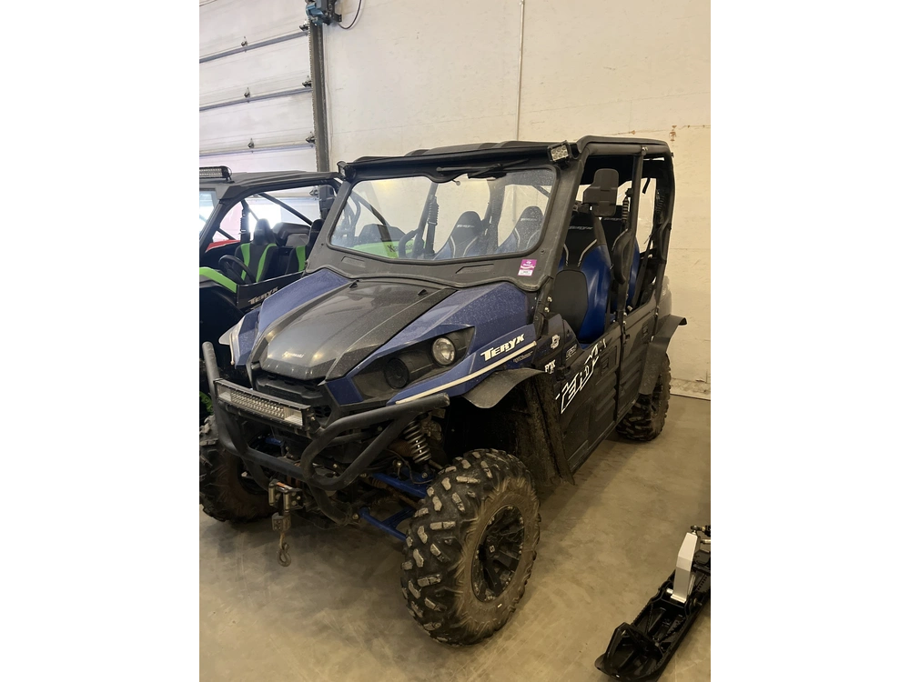 2023 Kawasaki Teryx 4 alt