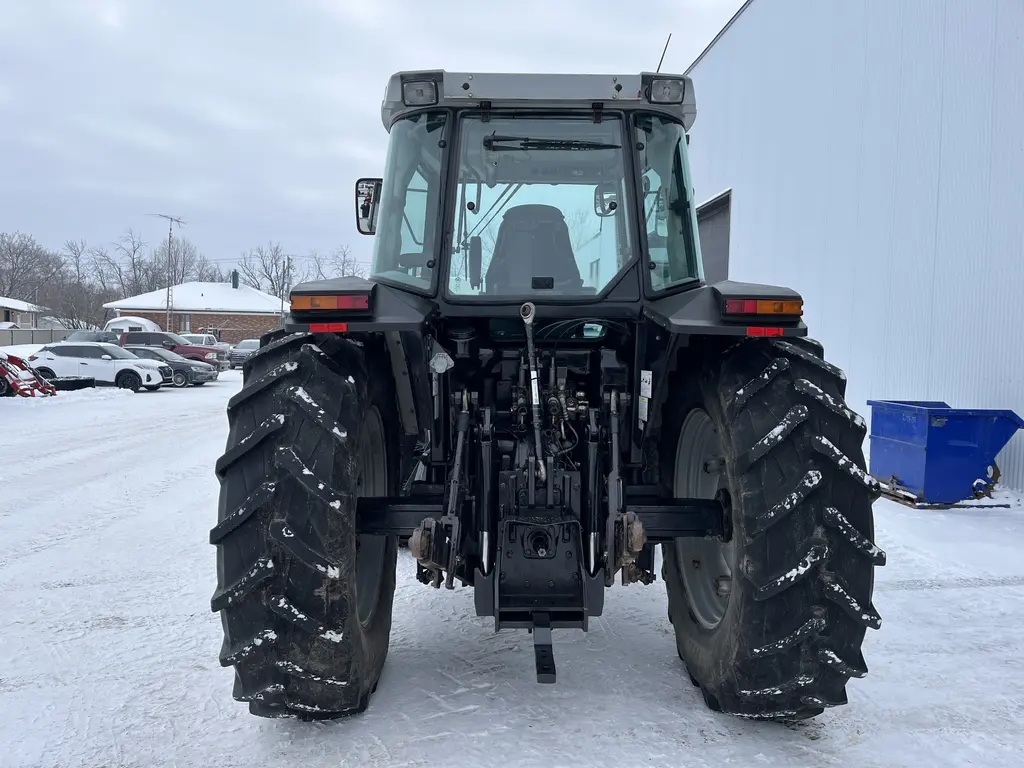 1998 White 6710