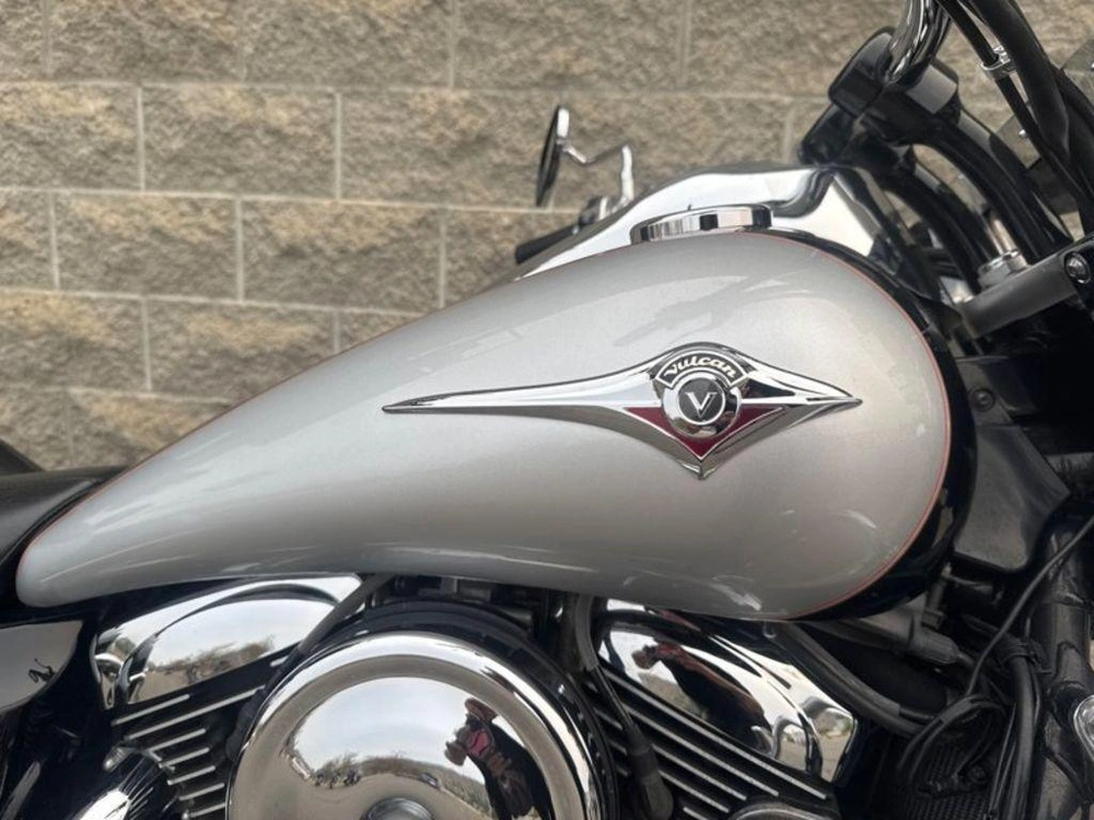 2005 Kawasaki Vulcan 1600 alt