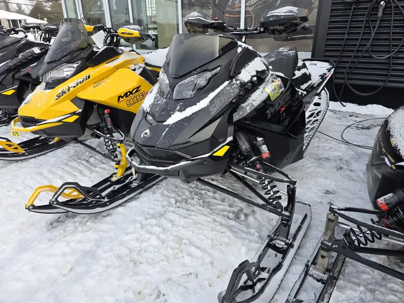 2025 Ski-Doo MXZ XRS 137''
