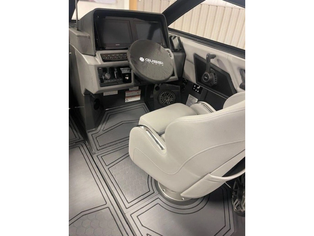 2026 Cobalt Boats R4 Surf alt