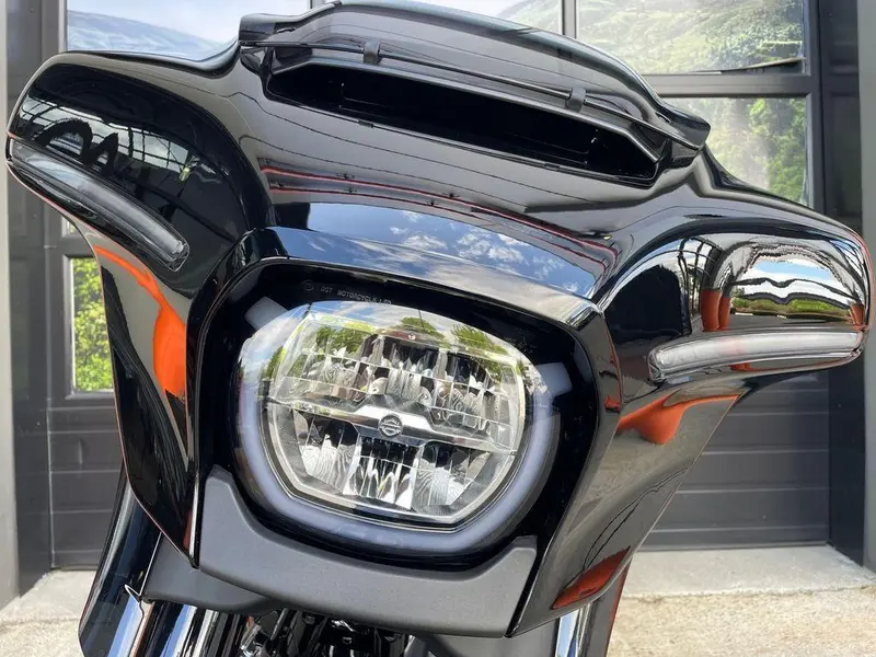 2025 Harley-Davidson FLHX - Street Glide® thumbnail 17