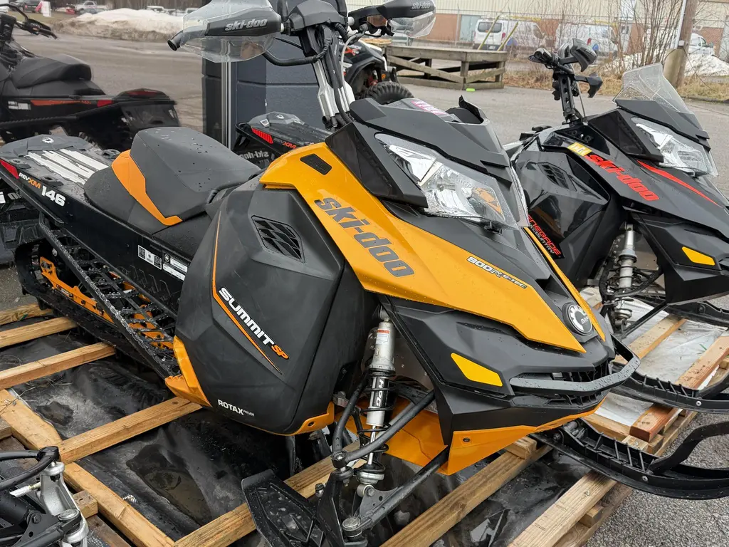2022 Ski-Doo Summit SP 800