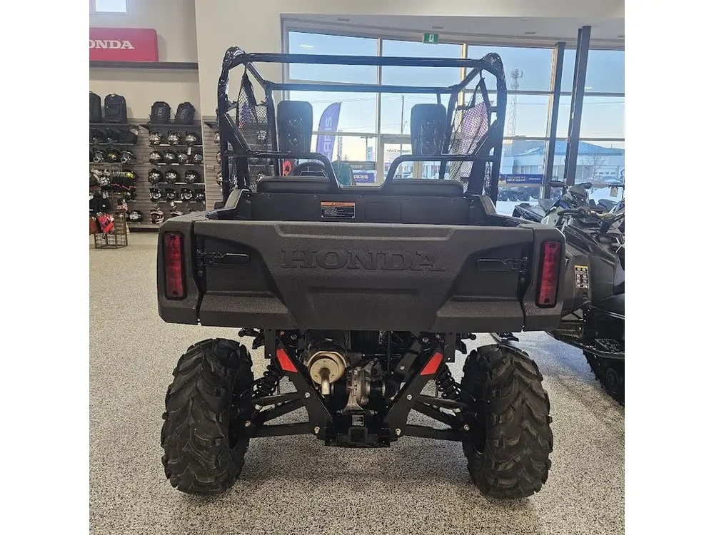 2025 Honda Pioneer 700 alt