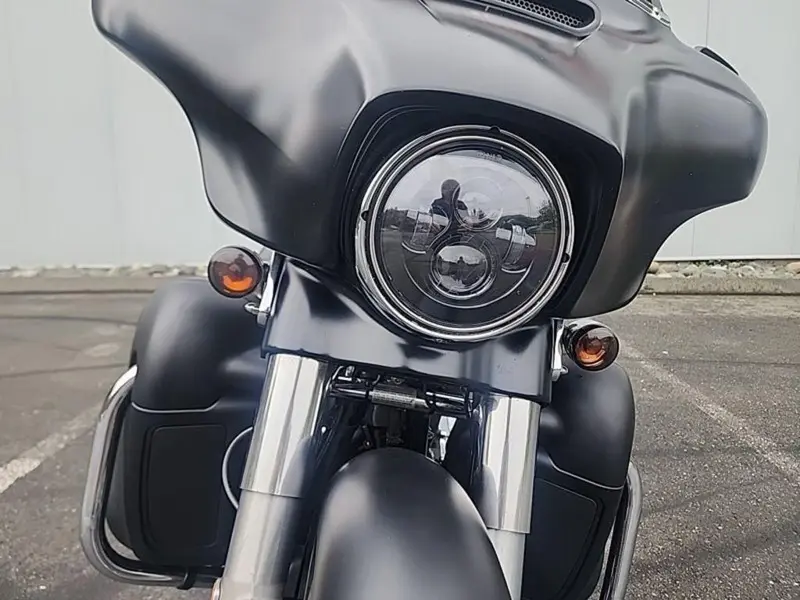 2017 Harley-Davidson FLHXS - Street Glide® Special thumbnail 18