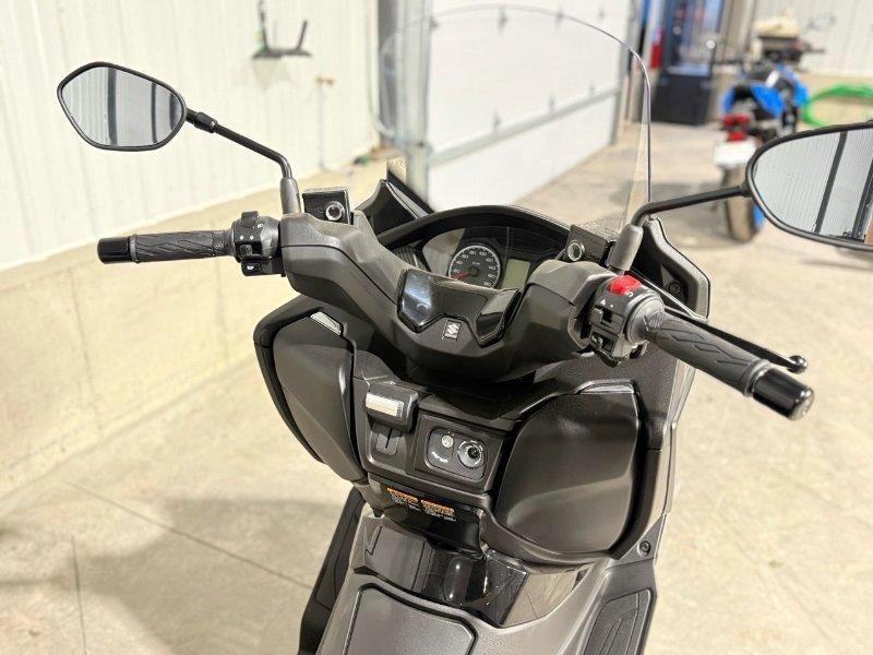 Suzuki Burgman 400 2024 alt