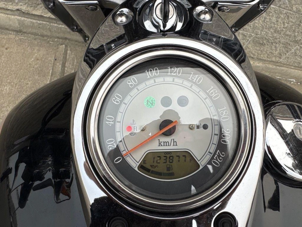 2005 Kawasaki Vulcan 1600 alt
