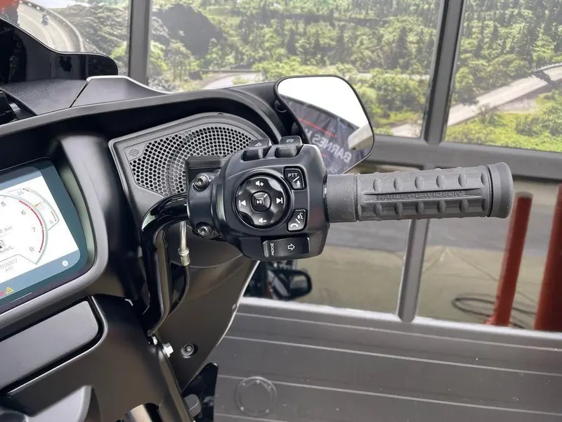 2025 Harley-Davidson FLHX - Street Glide® thumbnail 15