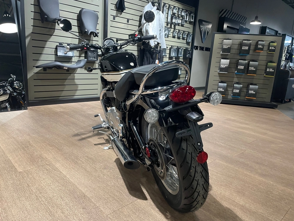 2026 Triumph Bonneville Speedmaster - Sapp Black / Crystal White alt