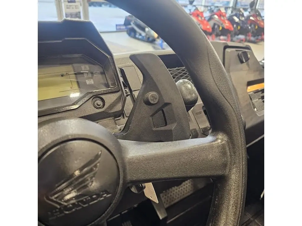 2025 Honda Pioneer 700 alt