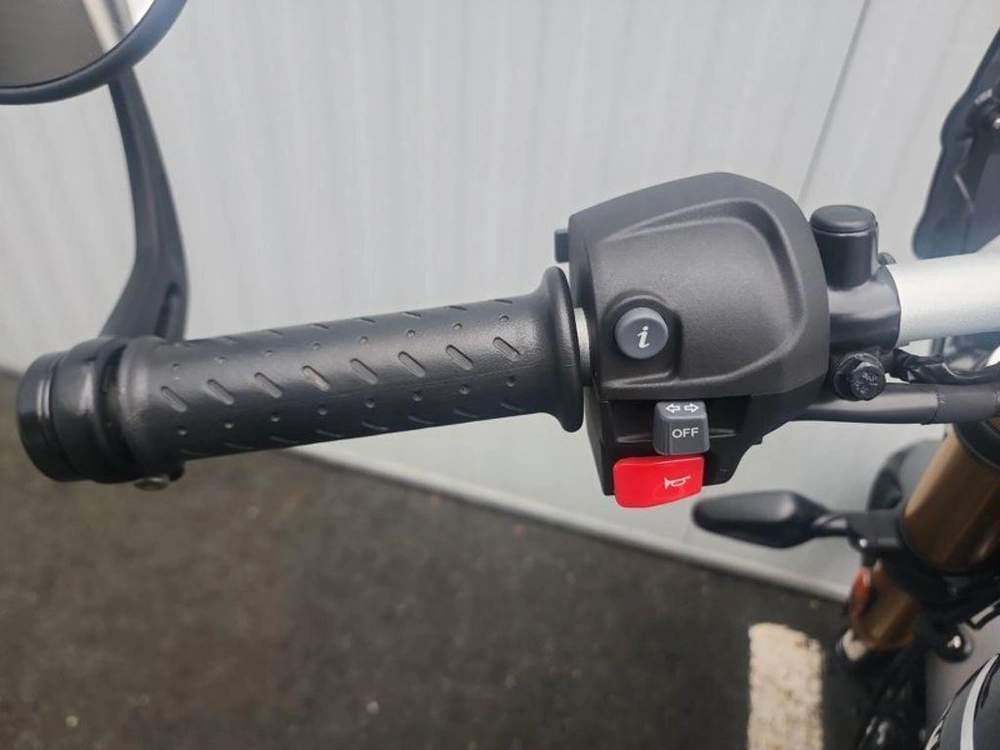 2024 Triumph Speed 400 Phantom Black / Storm Grey alt