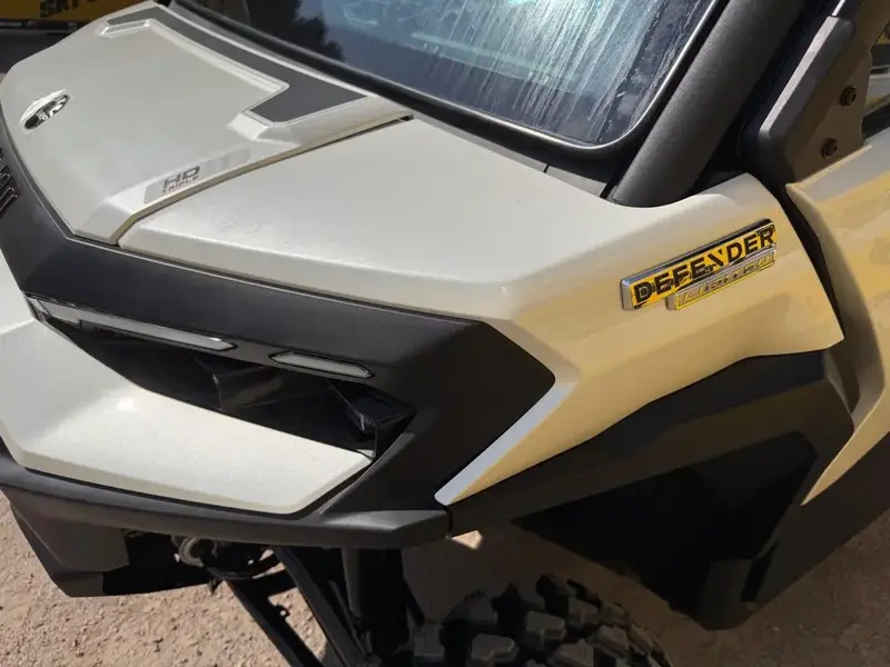 Can-Am DEFENDER LIMITED CAB HD11 2026