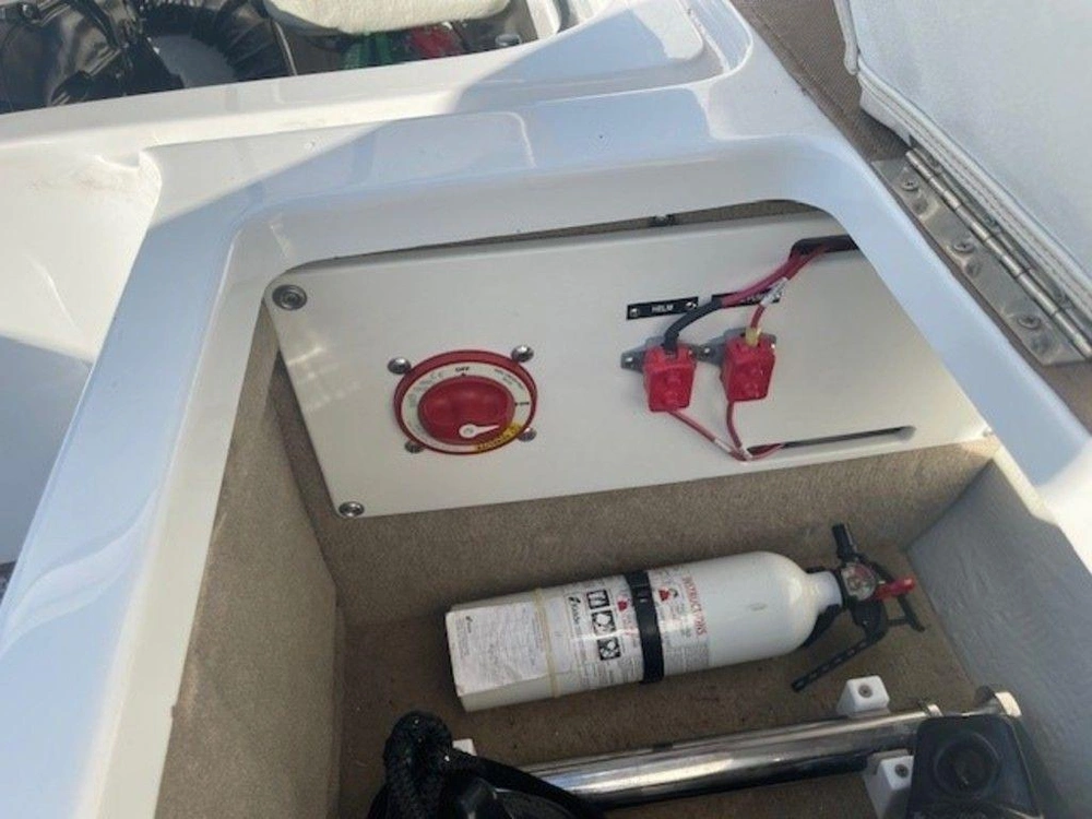 2014 Cobalt Boats R3 alt