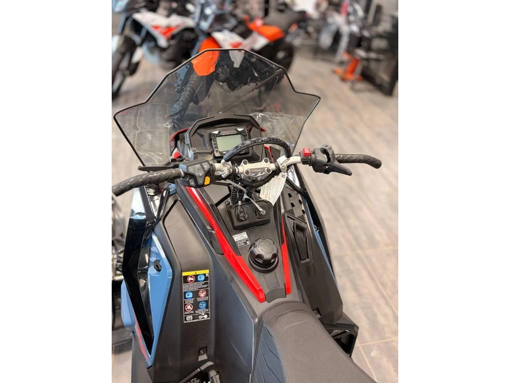 Polaris Prostar S4 Voyageur 146 2024 alt