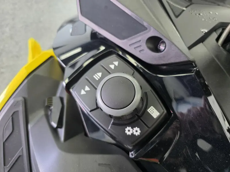2021 Ski-Doo RENEGADE 850 XRS