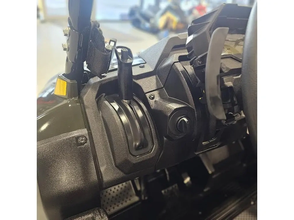 2025 Honda Pioneer 700 alt