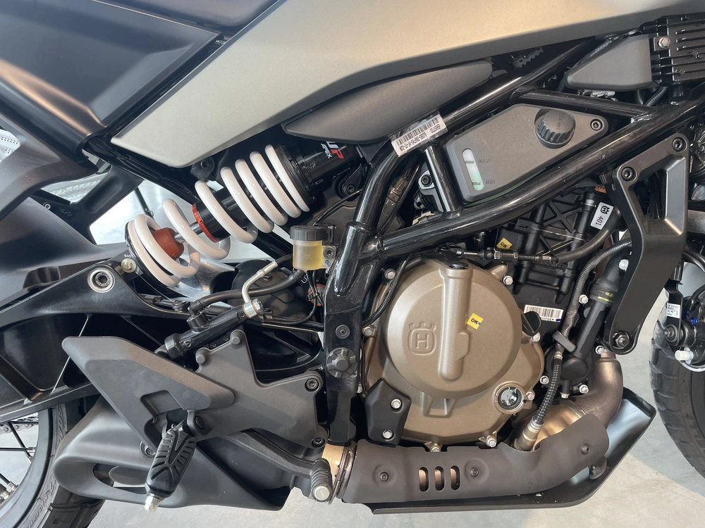 Husqvarna Svartpilen 401 2024 alt