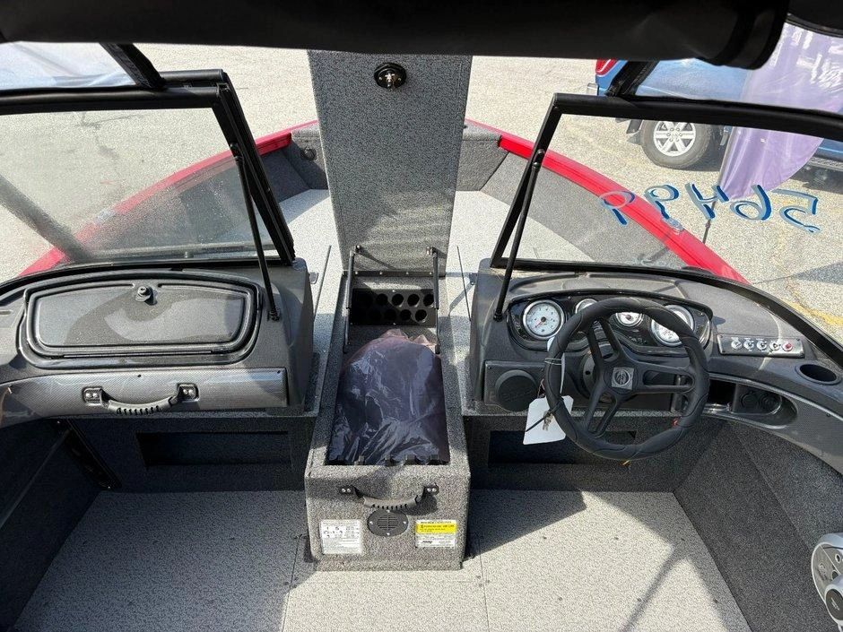 Crestliner Crestliner 1650 Hawk 2026 alt