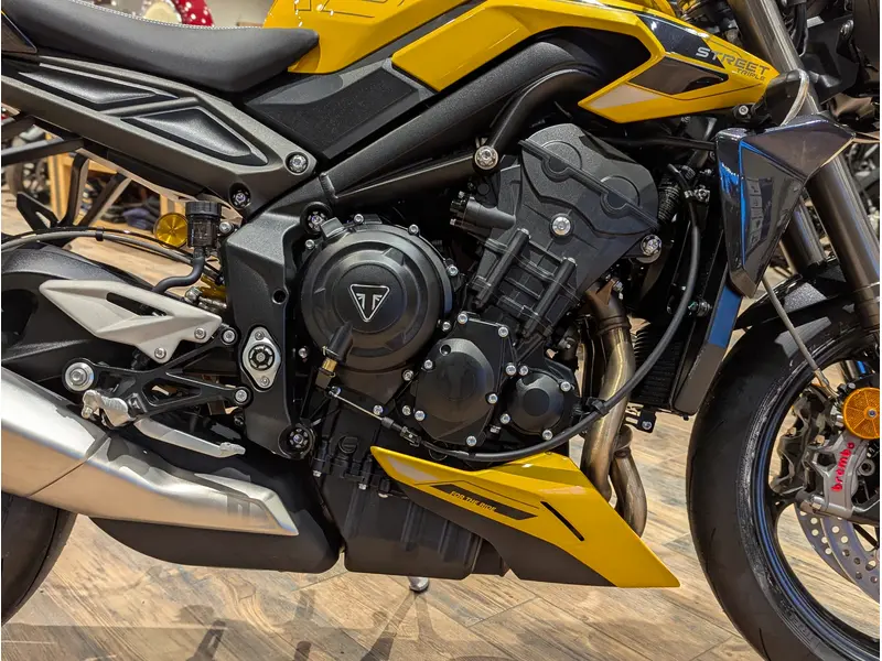 2026 Triumph Street Triple 765 RS // Cosmic Yellow