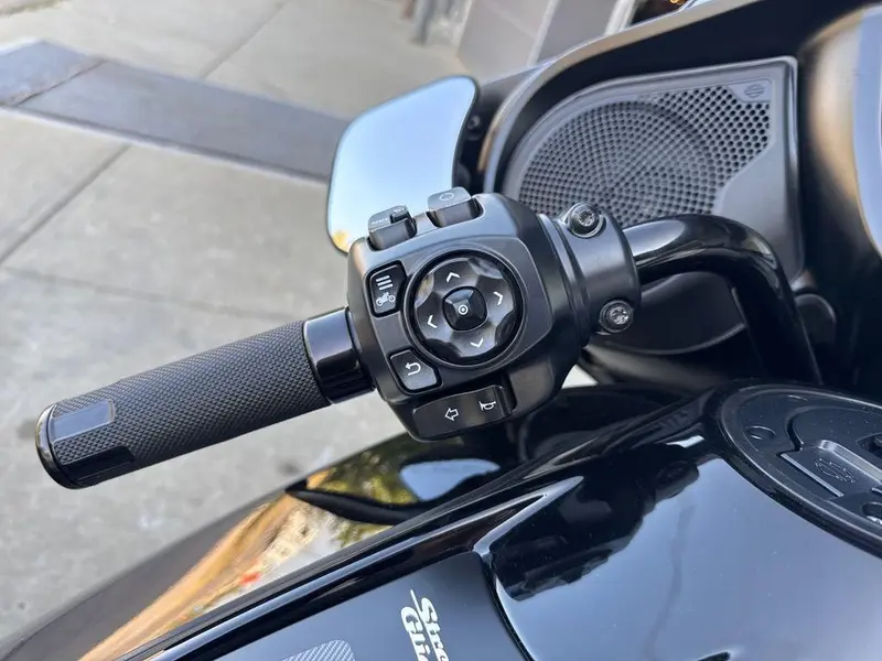 2025 Harley-Davidson FLHX - Street Glide® thumbnail 14