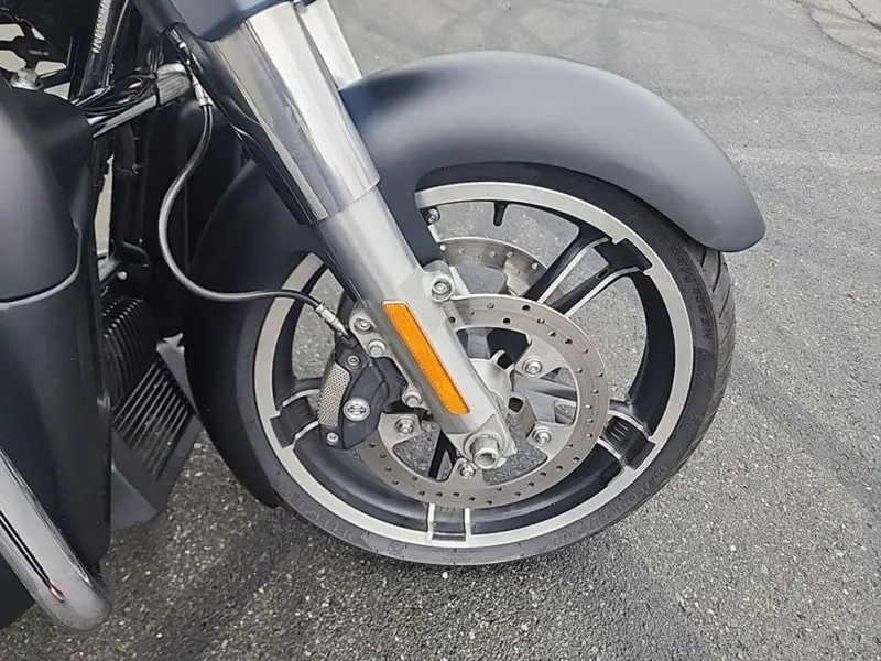 2017 Harley-Davidson FLHXS - Street Glide® Special thumbnail 5