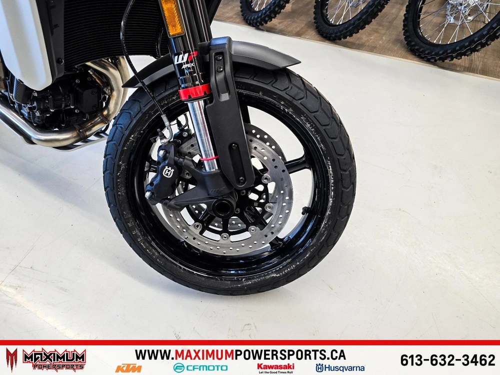 2025 Husqvarna Svartpilen 801 alt