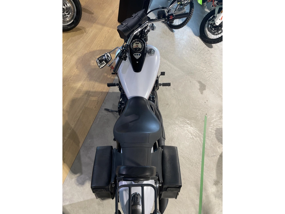 Kawasaki Vulcan 900 Custom 2013 alt