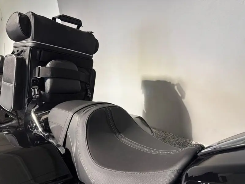 2025 Harley-Davidson FLHX - Street Glide® thumbnail 18