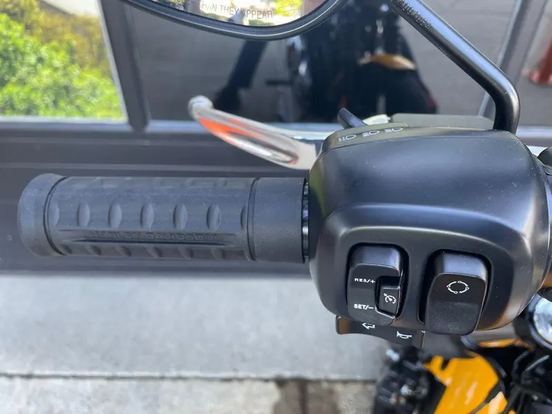 2025 Harley-Davidson FXBB - Street Bob® thumbnail 15