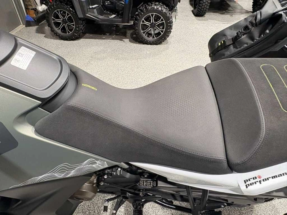 2025 Husqvarna Norden 901 Expedition alt