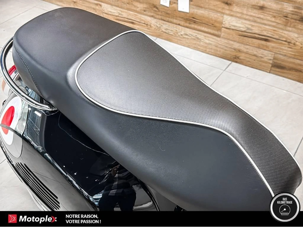 Vespa Gts 300 Scooter 2018 alt