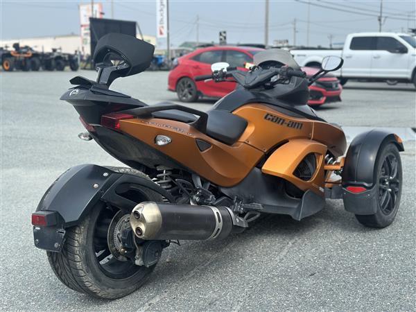 2011 Can-Am SPYDER RS thumbnail 2