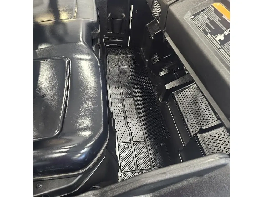 2025 Honda Pioneer 700 alt