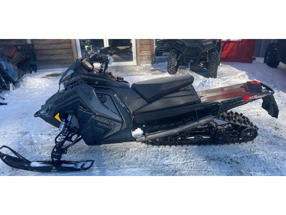 2025 Polaris 650 Switchback Assault 146 Storm Gray / Indy Red alt