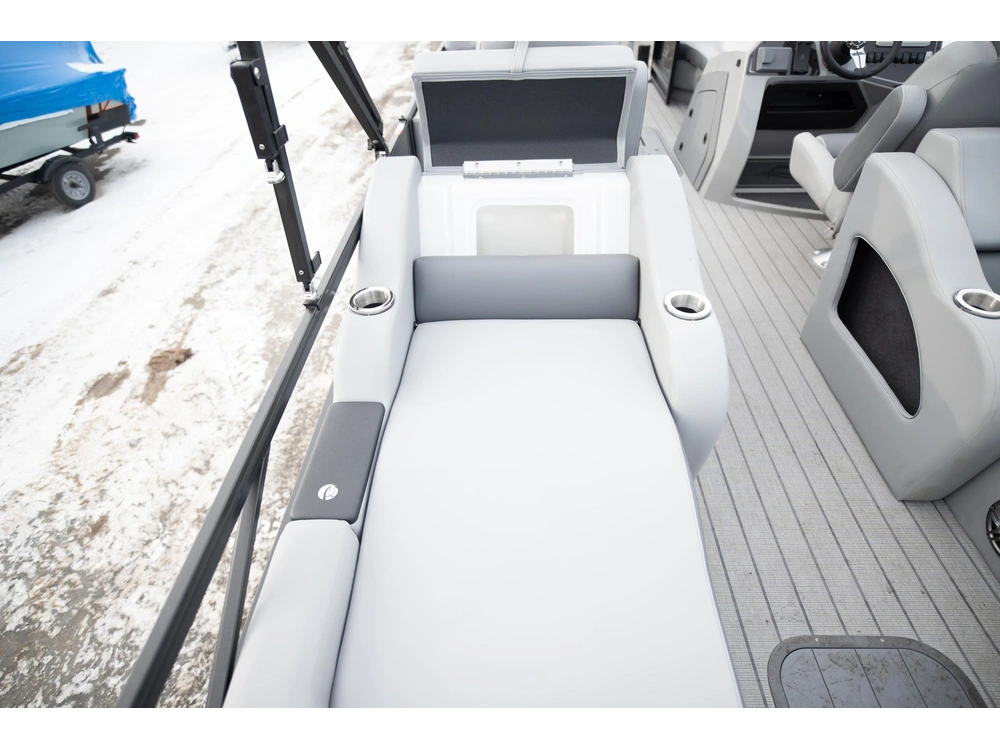 2026 Suncatcher Fusion 322ss alt