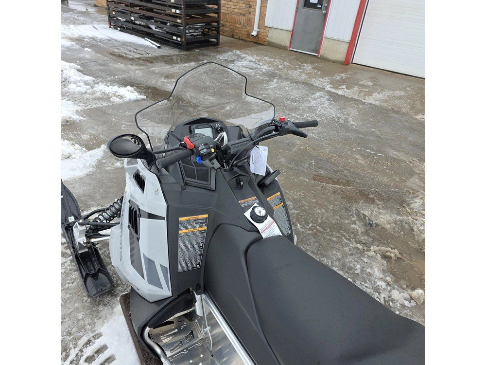 2025 Polaris 550 Voyageur Lxt alt