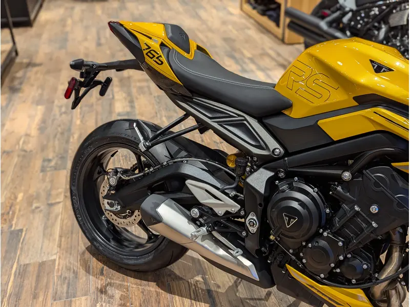 2026 Triumph Street Triple 765 RS // Cosmic Yellow