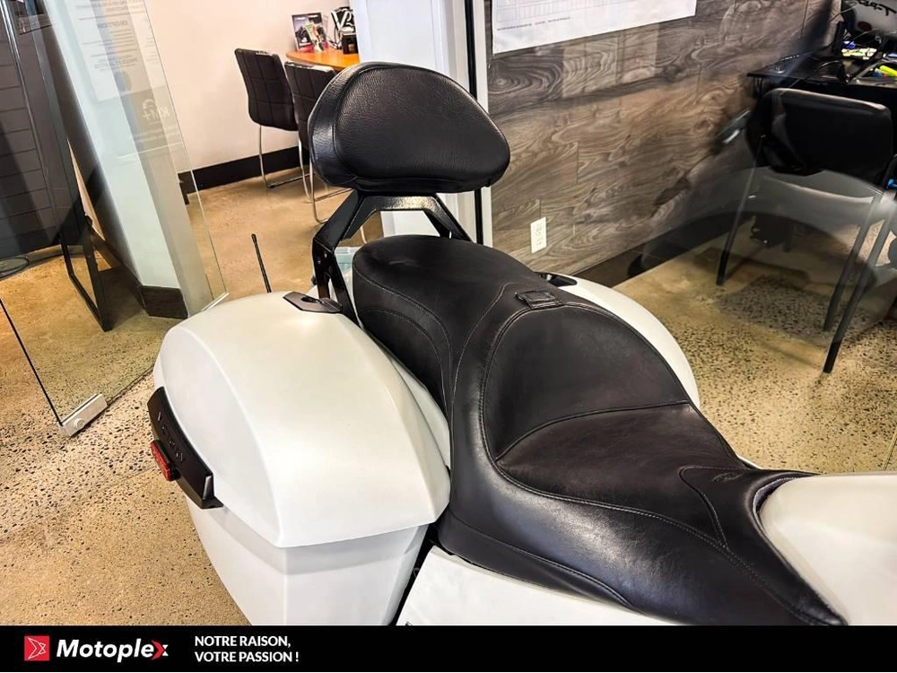 Victory Motorcycles Cross Country 2016 alt