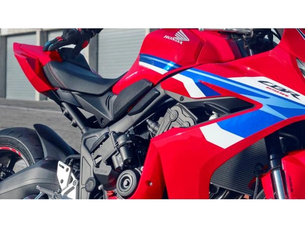 Honda Cbr 650 R E-clutch 2026 alt