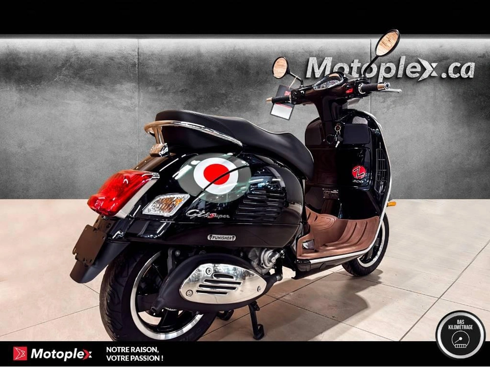 Vespa Gts 300 Scooter 2018 alt