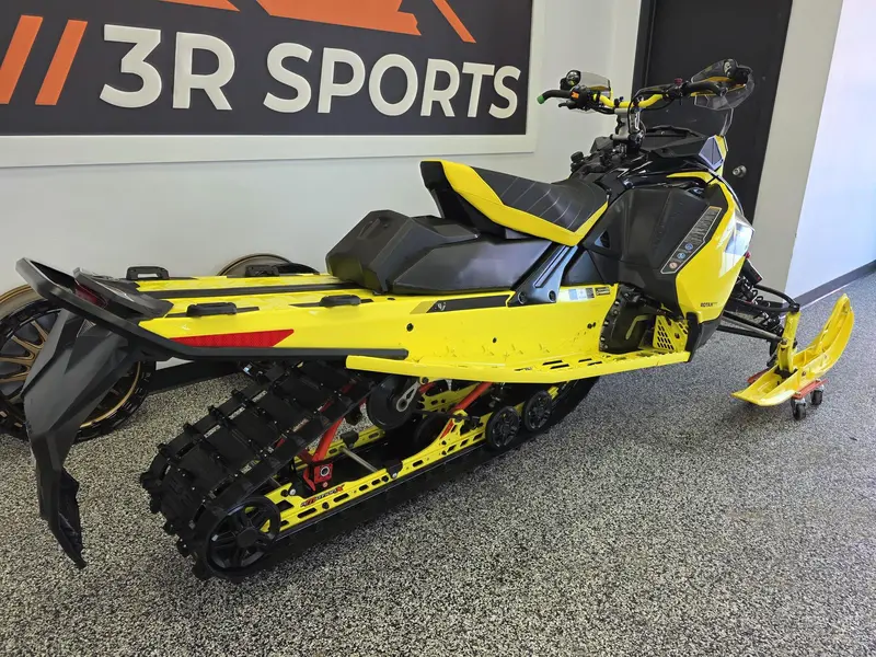 2021 Ski-Doo RENEGADE 850 XRS