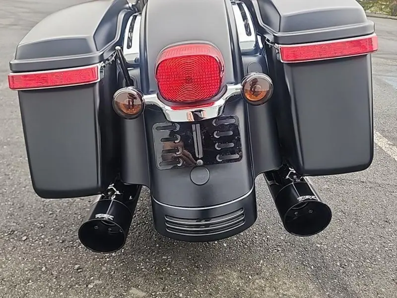 2017 Harley-Davidson FLHXS - Street Glide® Special thumbnail 20