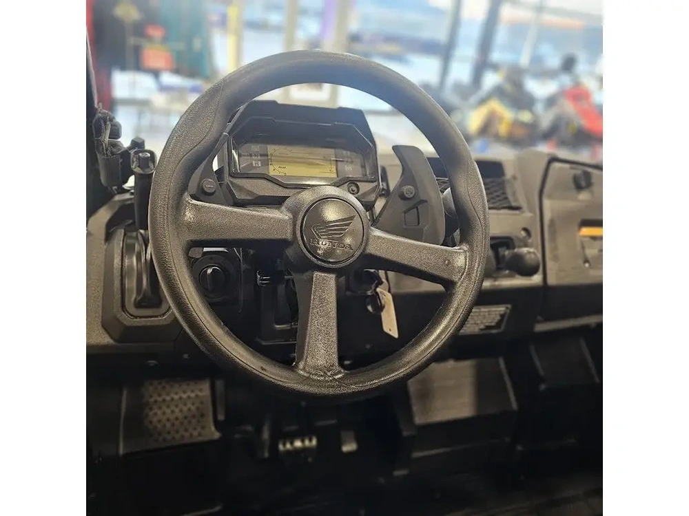 2025 Honda Pioneer 700 alt