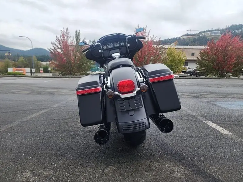 2017 Harley-Davidson FLHXS - Street Glide® Special thumbnail 11