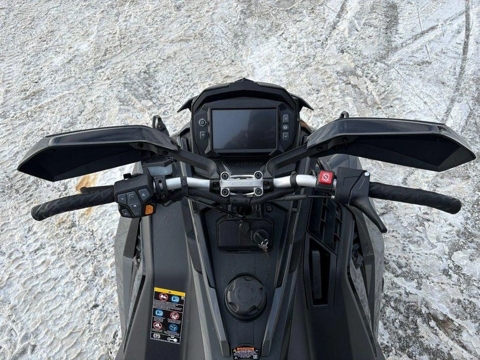 Polaris Polaris 850 Boost Assault Switchback 2025 alt