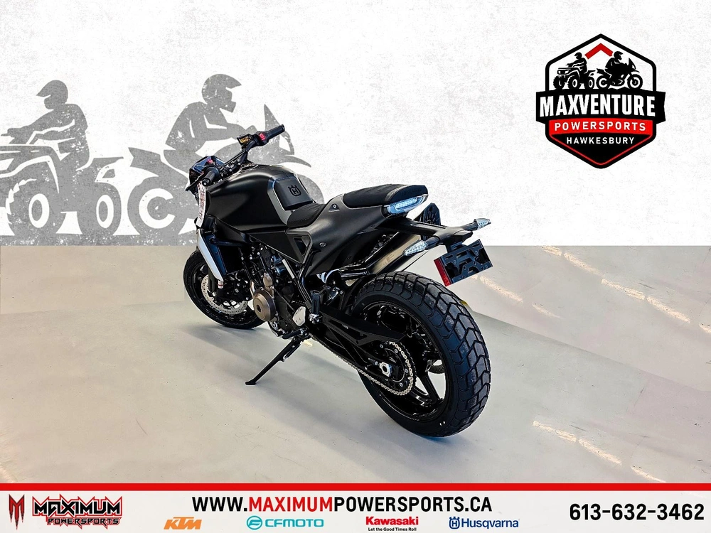 2025 Husqvarna Svartpilen 801 alt