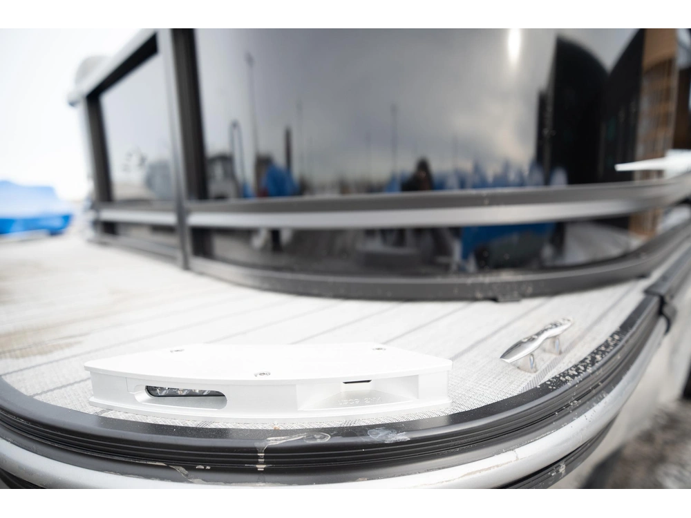 2026 Suncatcher Fusion 322ss alt