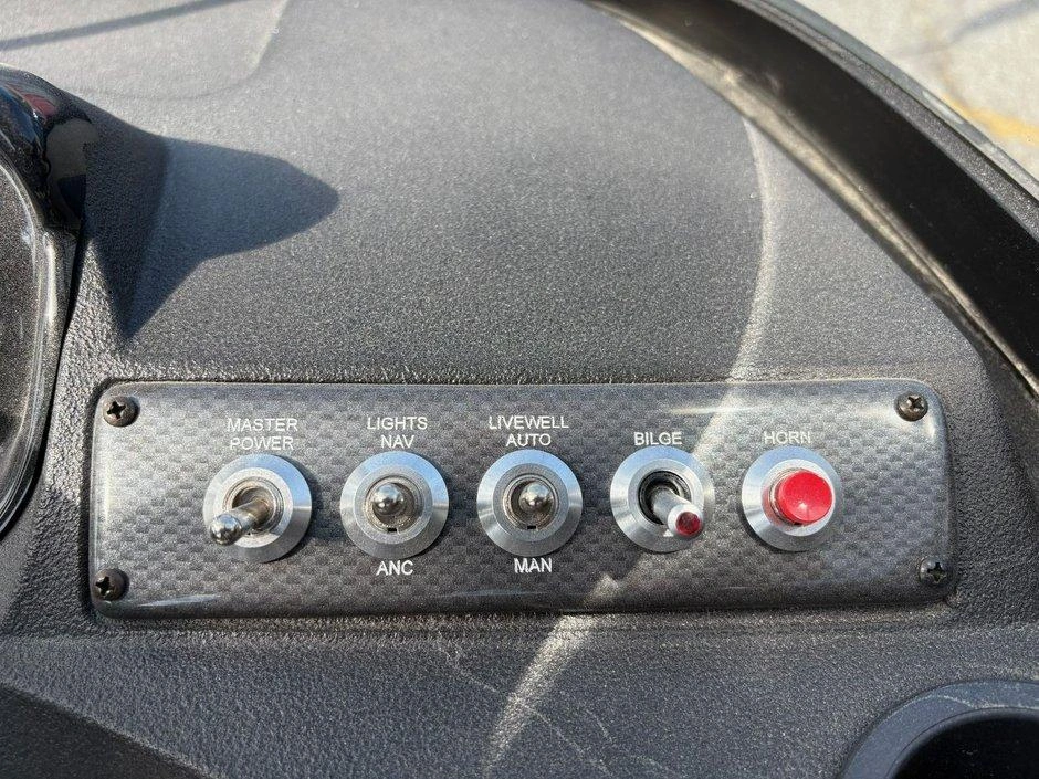 Crestliner Crestliner 1650 Hawk 2026 alt