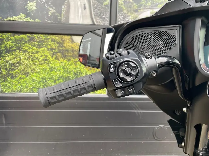 2025 Harley-Davidson FLHX - Street Glide® thumbnail 14